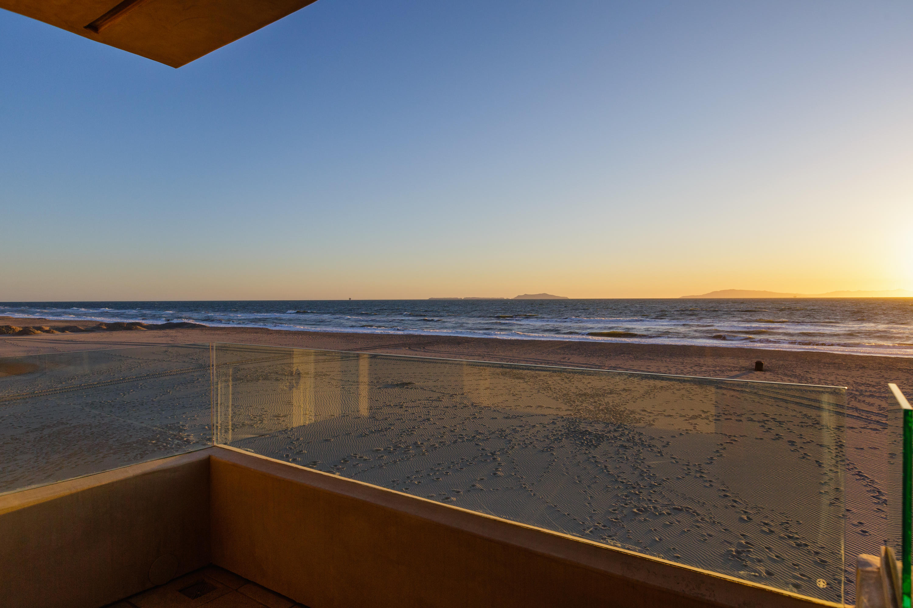 1005 Mandalay Beach Road Oxnard, CA 93035 - Photo 11 of 35 11balcony