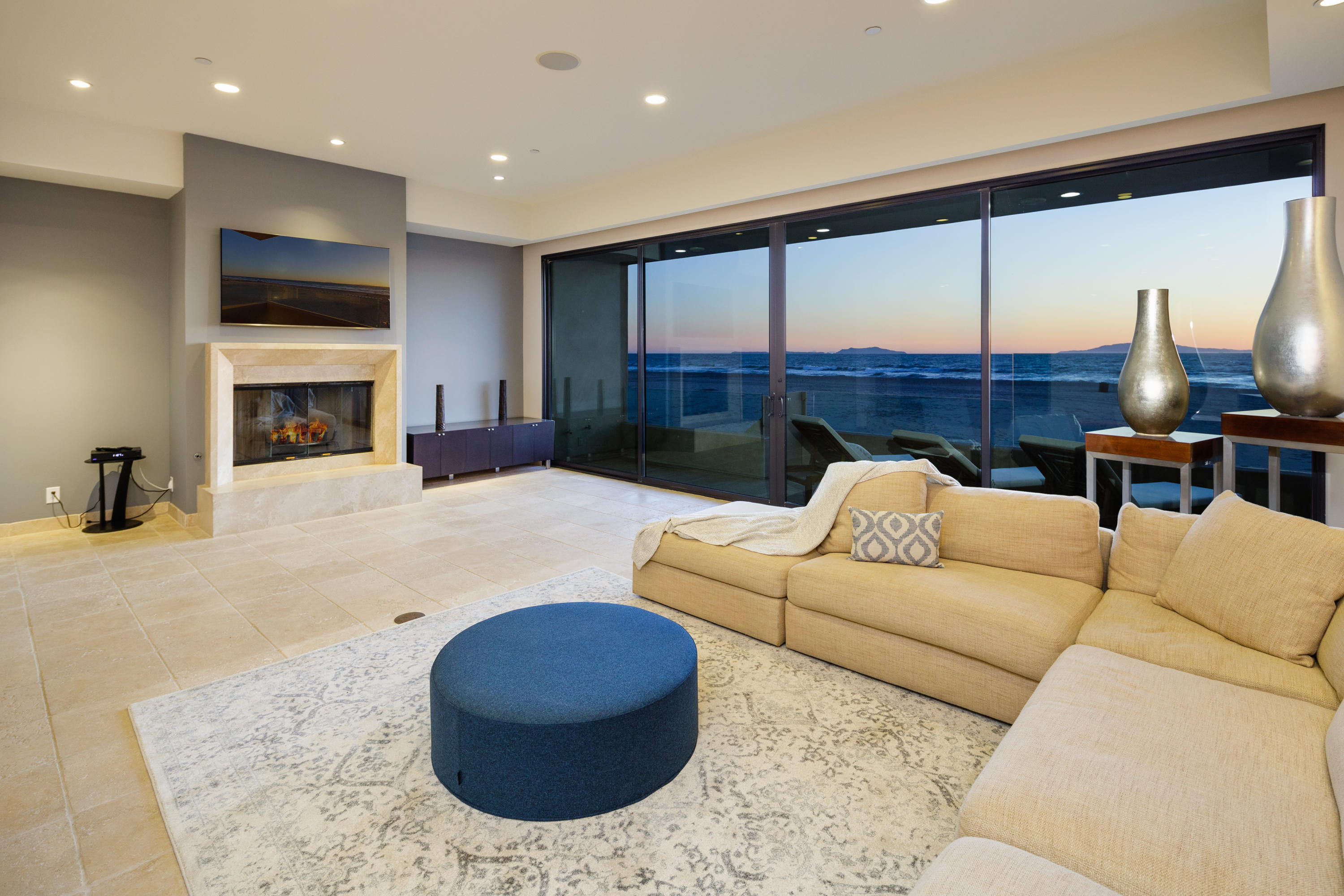 1005 Mandalay Beach Road Oxnard, CA 93035 - Photo 13 of 35 13family_room