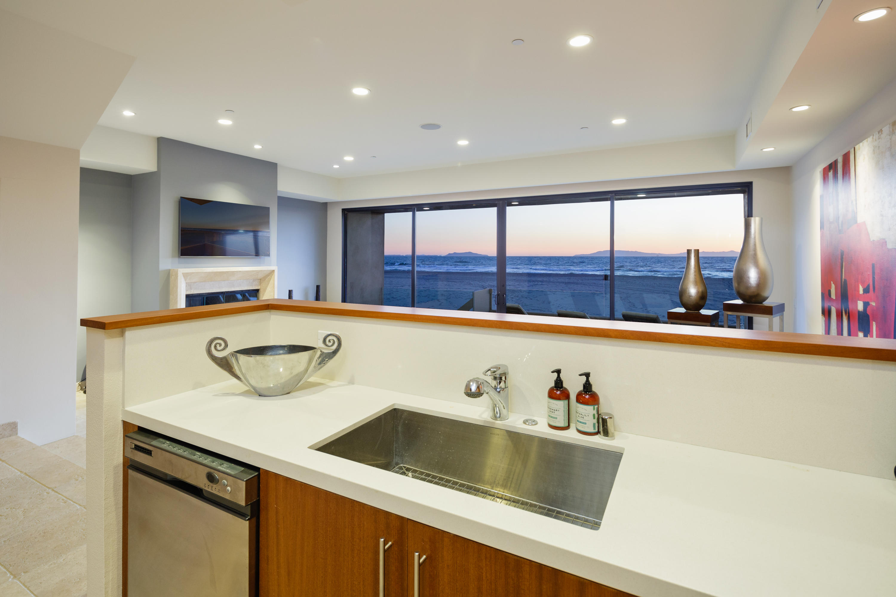 1005 Mandalay Beach Road Oxnard, CA 93035 - Photo 16 of 35 16kitchen