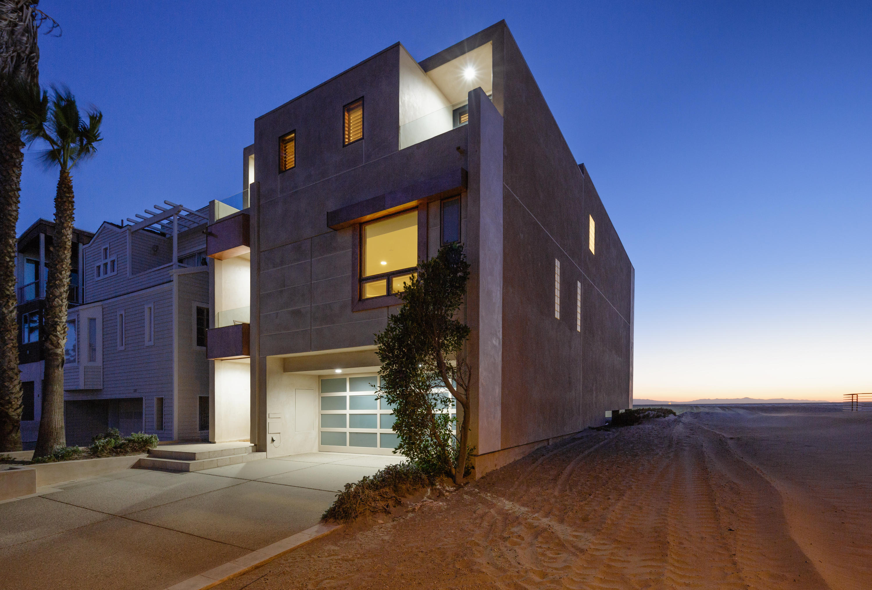 1005 Mandalay Beach Road Oxnard, CA 93035 - Photo 2 of 35 1front_of_home
