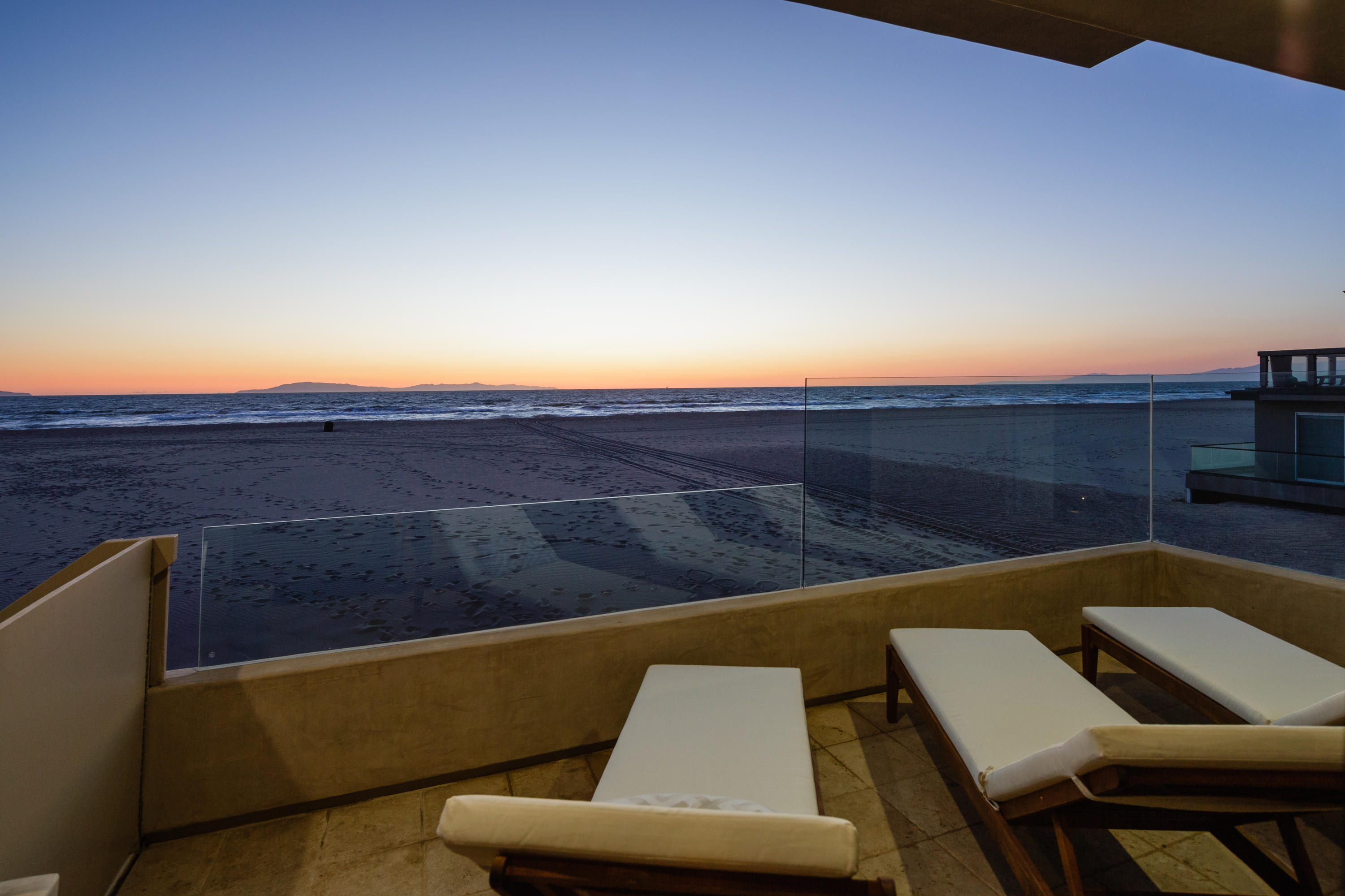 1005 Mandalay Beach Road Oxnard, CA 93035 - Photo 23 of 35 23balcony