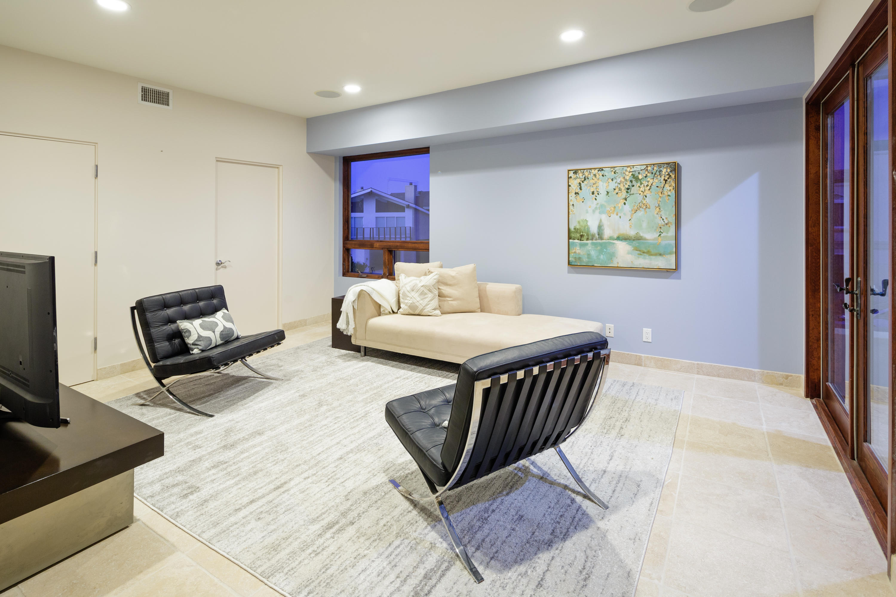 1005 Mandalay Beach Road Oxnard, CA 93035 - Photo 30 of 35 31living_room