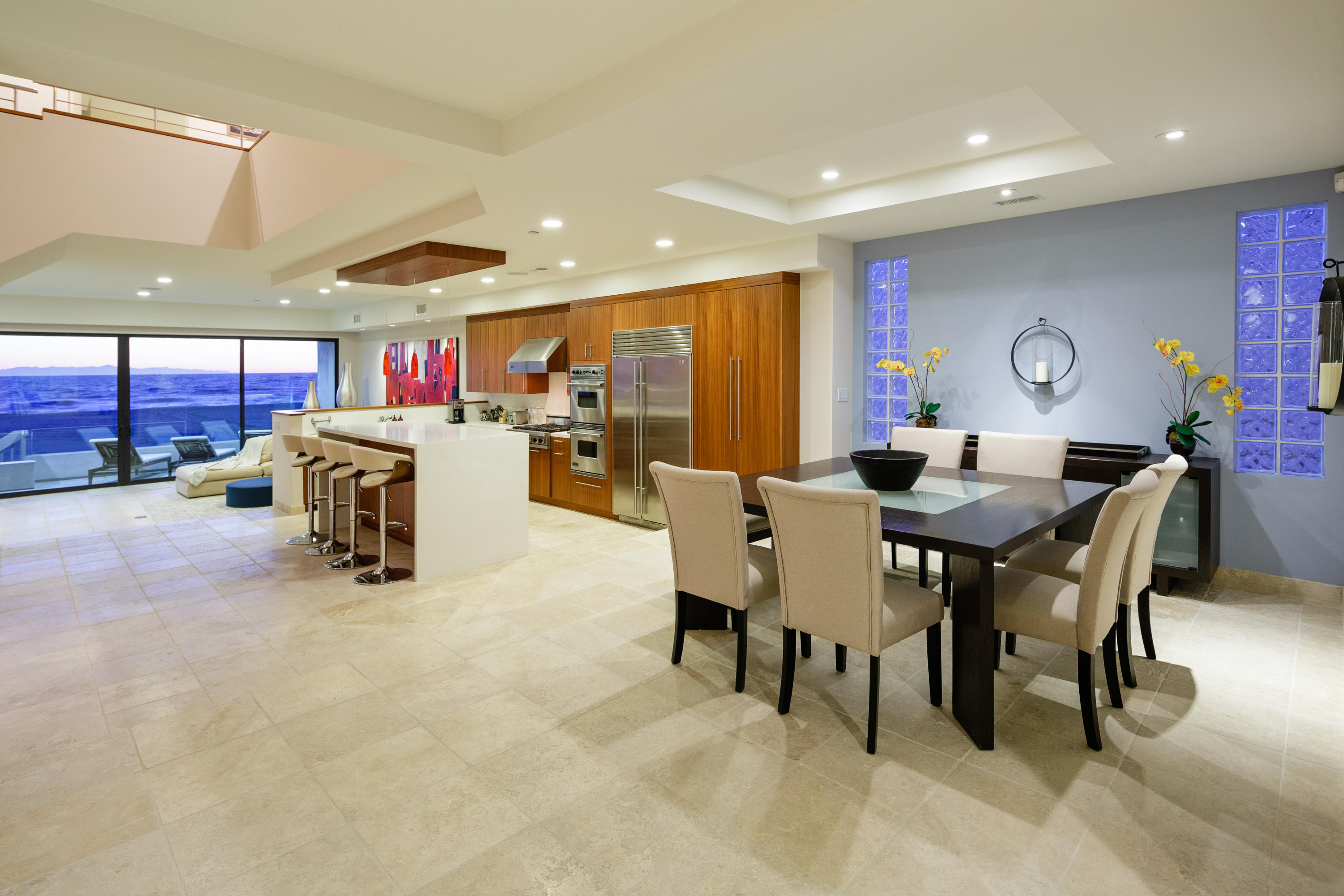 1005 Mandalay Beach Road Oxnard, CA 93035 - Photo 31 of 35 32dining_area_to_kitchen