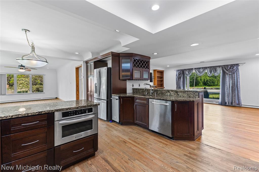 8359 Chicago Road Warren, MI 48093 - Photo 13 of 74