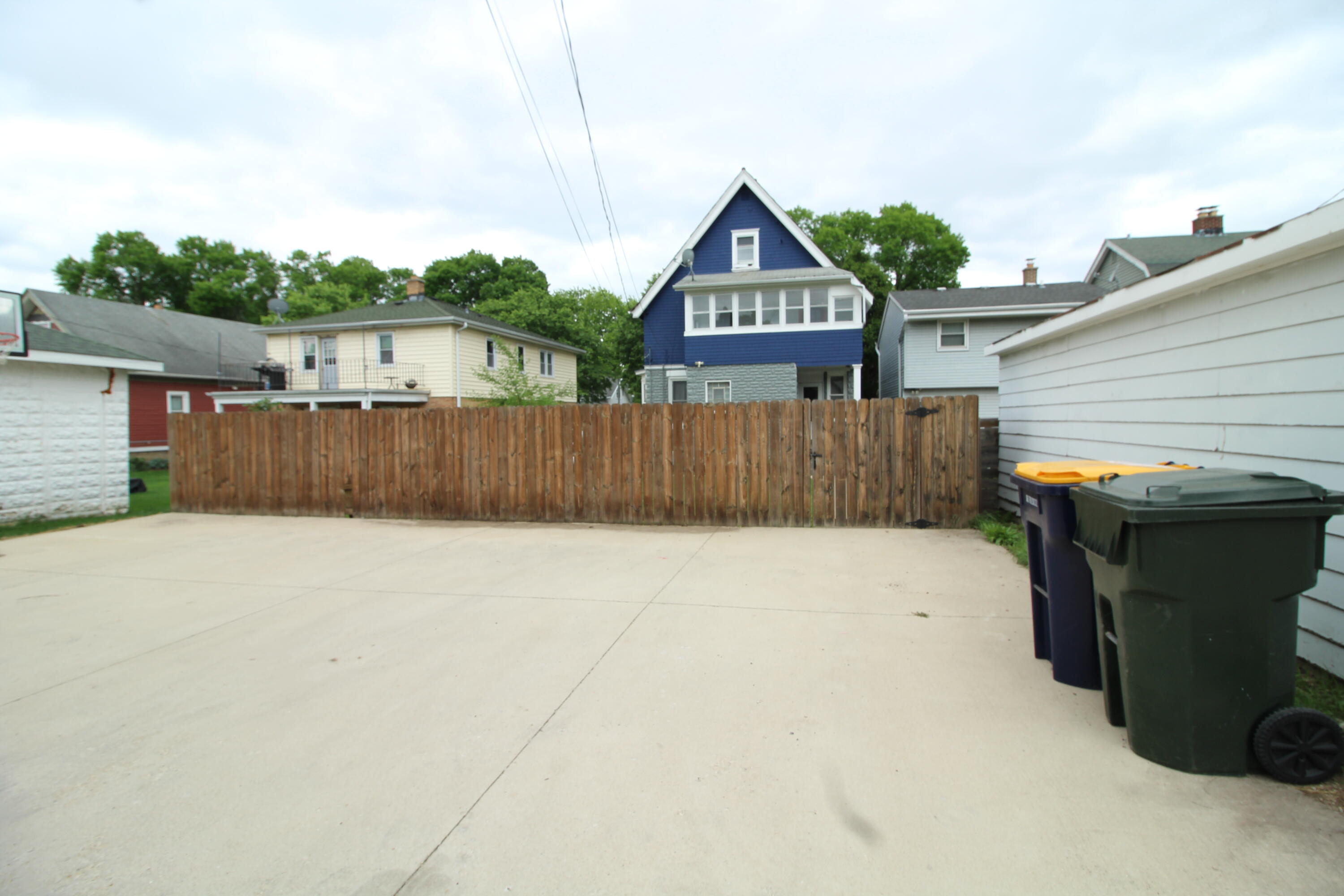 1516 South 78th Street Milwaukee, WI 53214 - Photo 49 of 53 Parking