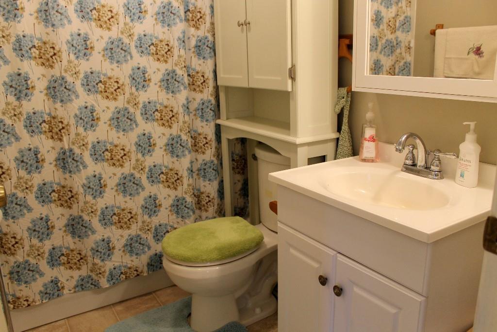 5 Edgewood Road Buxton, ME 04093 - Photo 24 of 29 Bathroom Apartment