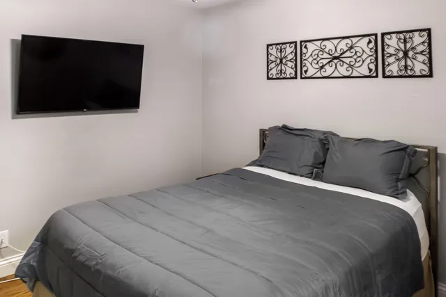 a view of entryway with workspace