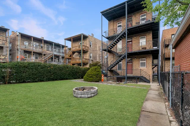 $2,500 | 1303 West Flournoy Street, Unit 1F, Chicago, IL 60607