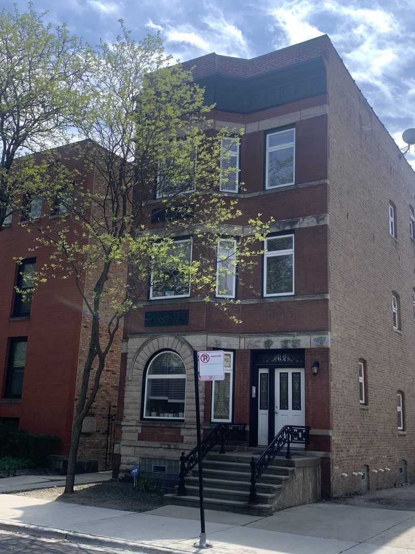 1303 West Flournoy Street, Unit 1F Chicago, IL 60607 - Photo 2 of 15 a front view of a house with plants and garden