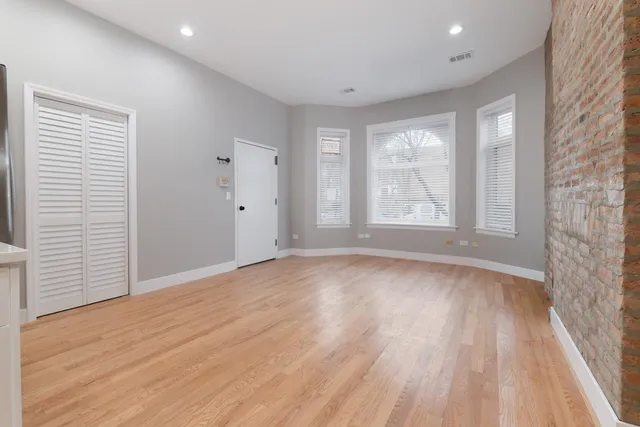 $2,500 | 1303 West Flournoy Street, Unit 1F, Chicago, IL 60607