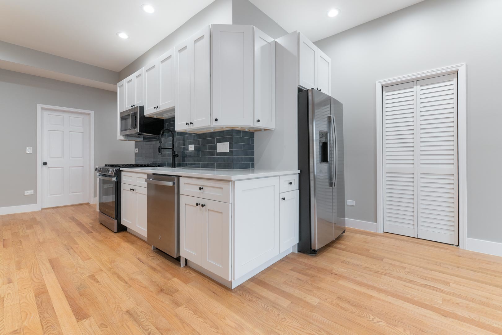 1303 West Flournoy Street, Unit 1F Chicago, IL 60607 - Photo 5 of 16