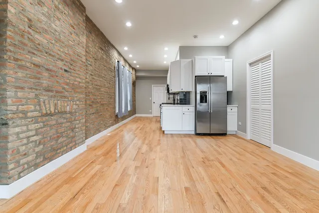 $2,500 | 1303 West Flournoy Street, Unit 1F, Chicago, IL 60607