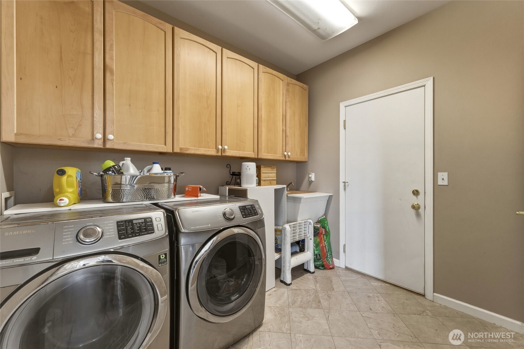 219 Reeds Road Touchet, WA 99360 - Photo 16 of 40 a utility room with dryer and washer