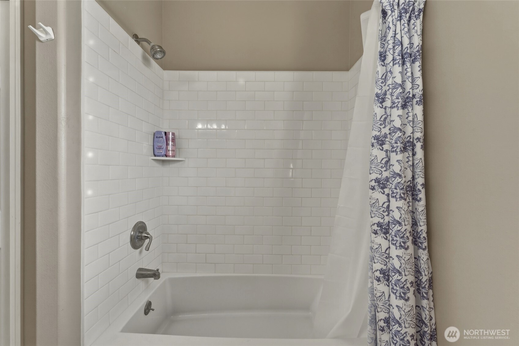 219 Reeds Road Touchet, WA 99360 - Photo 27 of 40 a bathroom with a bathtub and shower