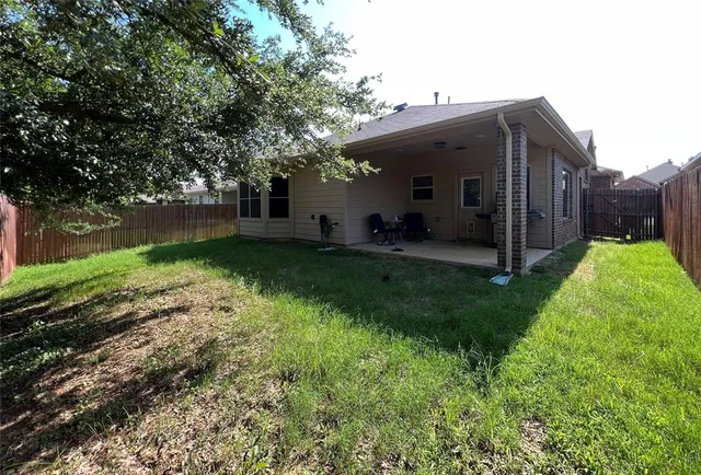 a view of a house with backyard and porch