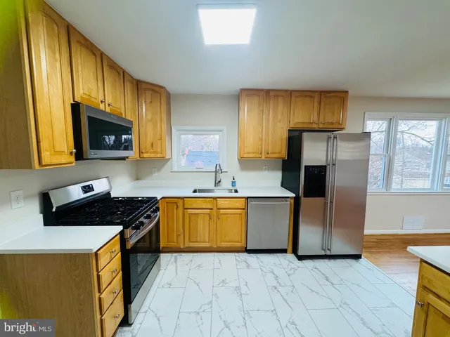 $2,400 | 8111 Analee Avenue, Rosedale, MD 21237