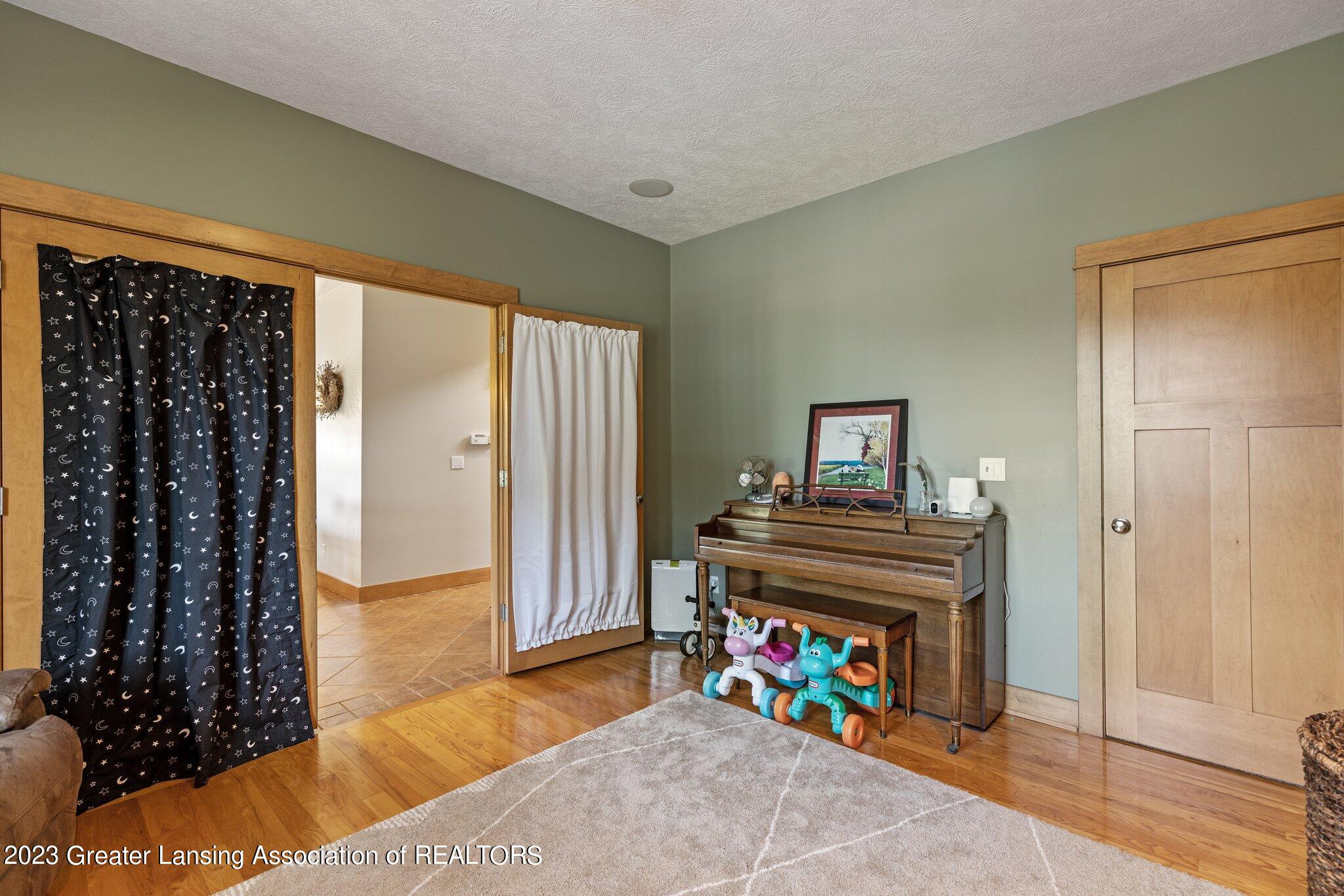 13535 South Wright Road Eagle, MI 48822 - Photo 20 of 62 37-web-or-mls-13535-s-wright-rd