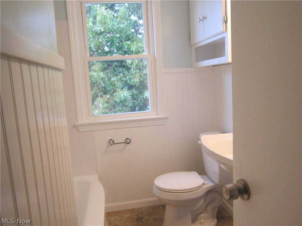4510 Redfern Road Parma, OH 44134 - Photo 14 of 22 Remodeled 2nd floor full bath!