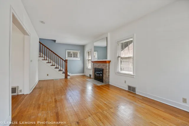 $2,450 | 826 North Center Street, Naperville, IL 60563