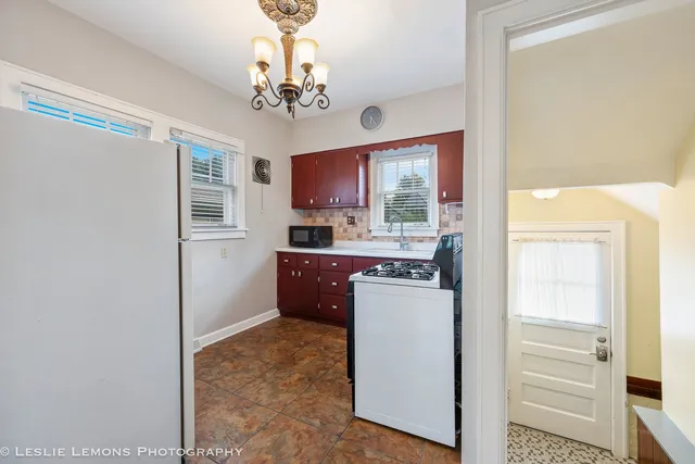 $2,450 | 826 North Center Street, Naperville, IL 60563