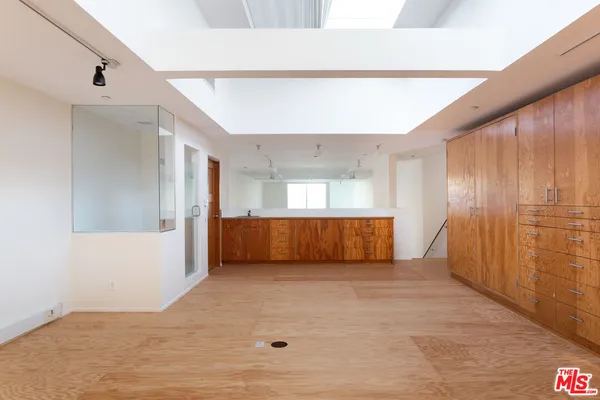 $8,800 | 11 Brooks Avenue, Unit C, Venice, CA 90291