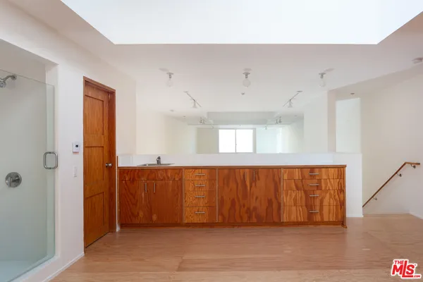 $8,800 | 11 Brooks Avenue, Unit C, Venice, CA 90291