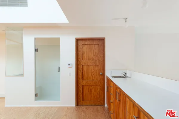 $8,800 | 11 Brooks Avenue, Unit C, Venice, CA 90291