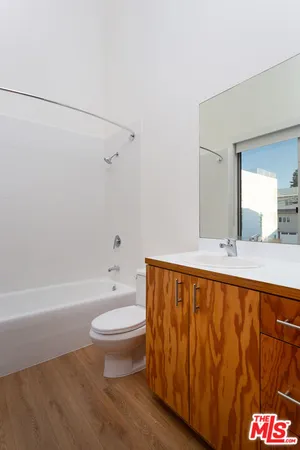 $8,800 | 11 Brooks Avenue, Unit C, Venice, CA 90291