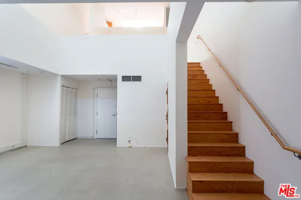 $8,800 | 11 Brooks Avenue, Unit C, Venice, CA 90291