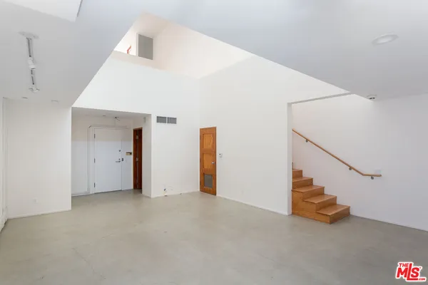 $8,800 | 11 Brooks Avenue, Unit C, Venice, CA 90291