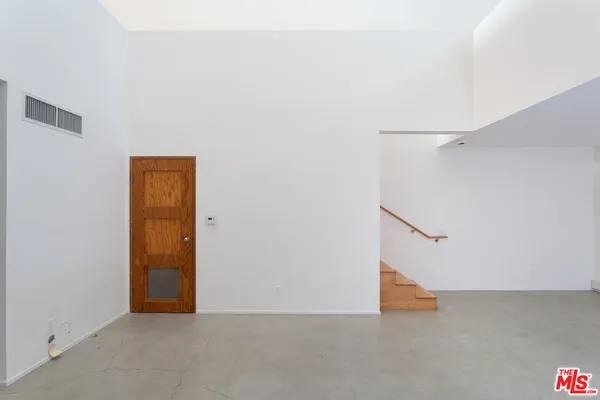 $8,800 | 11 Brooks Avenue, Unit C, Venice, CA 90291