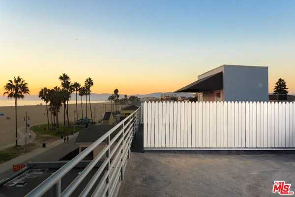 $8,800 | 11 Brooks Avenue, Unit C, Venice, CA 90291