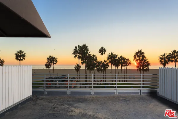 $8,800 | 11 Brooks Avenue, Unit C, Venice, CA 90291