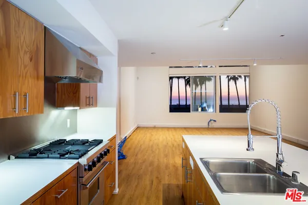 $8,800 | 11 Brooks Avenue, Unit C, Venice, CA 90291