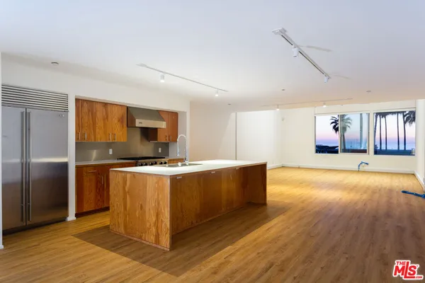 $8,800 | 11 Brooks Avenue, Unit C, Venice, CA 90291