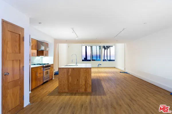 $8,800 | 11 Brooks Avenue, Unit C, Venice, CA 90291