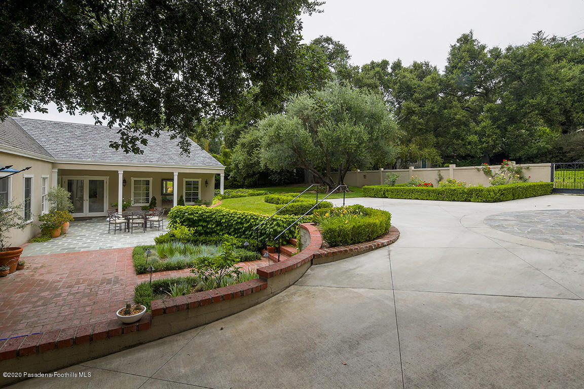 1987 Braeburn Road Altadena, CA 91001 - Photo 31 of 48 a view of a house with backyard and sitting area