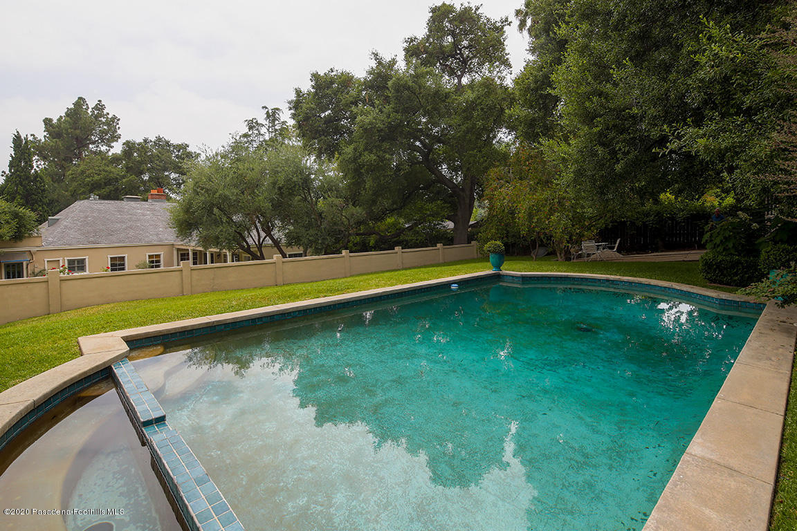1987 Braeburn Road Altadena, CA 91001 - Photo 38 of 48 a view of a swimming pool with a yard