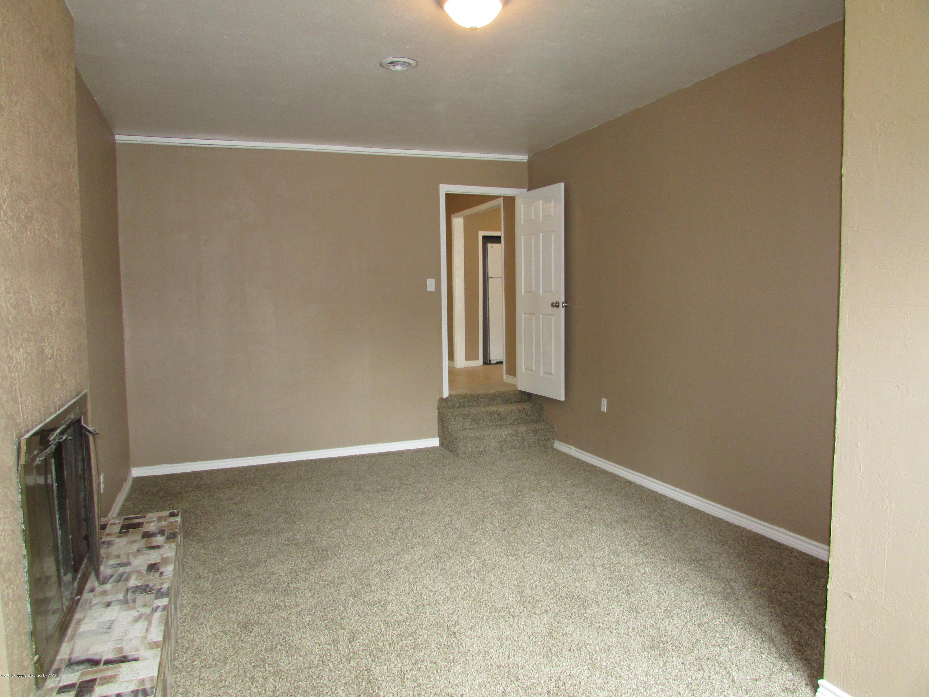 4927 Parker Street Amarillo, TX 79110 - Photo 4 of 23 IMG_1247