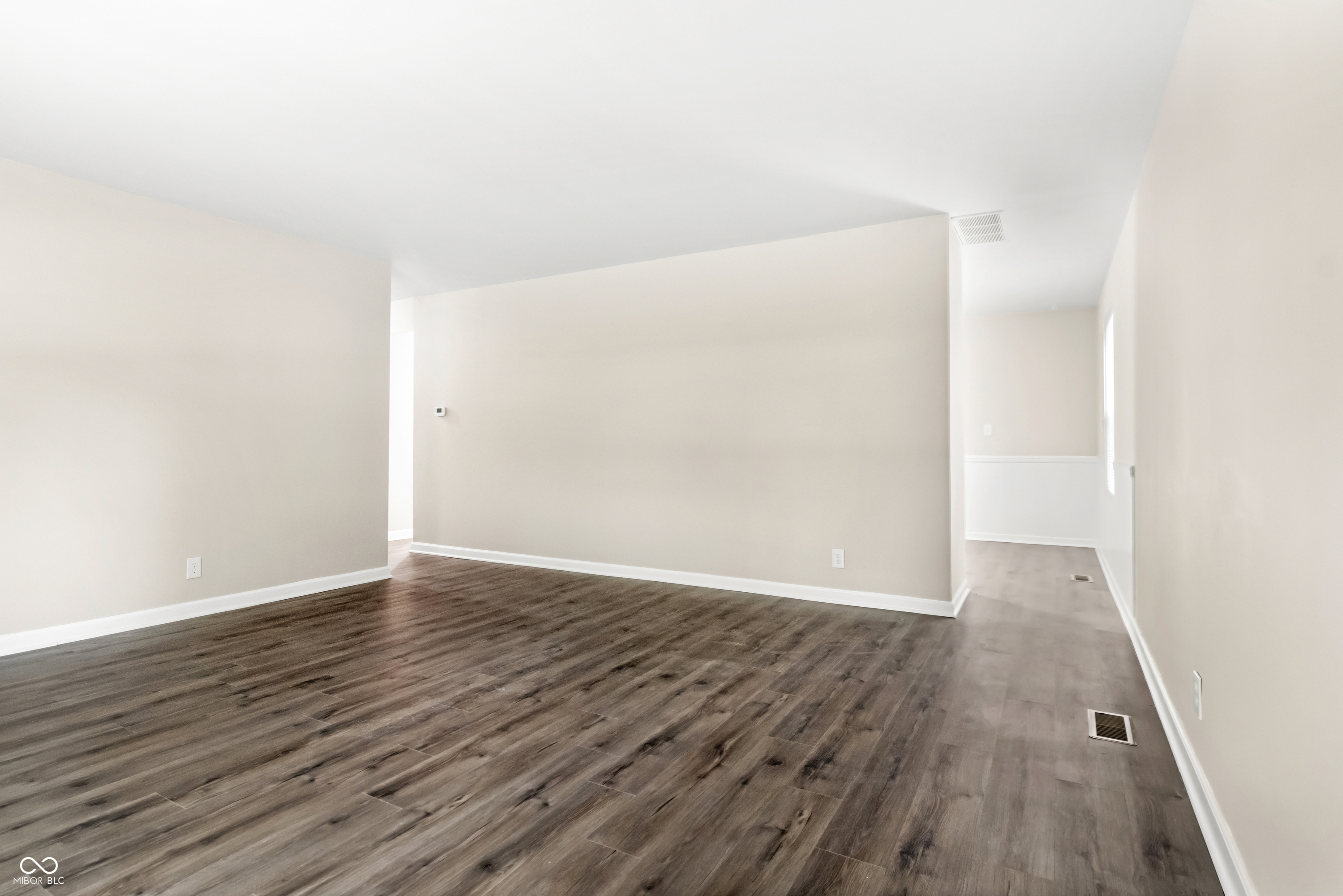 8128 Barry Road Indianapolis, IN 46219 - Photo 13 of 20