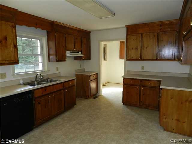 27303 Perkins Road Carson, VA 23830 - Photo 2 of 7 Kitchen
