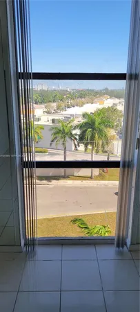 $1,600 | 13499 Biscayne Boulevard, Unit 511, North Miami, FL 33181