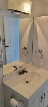 $1,600 | 13499 Biscayne Boulevard, Unit 511, North Miami, FL 33181