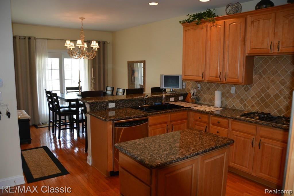 24881 Reeds Pointe Drive, Unit 17 Novi, MI 48374 - Photo 8 of 31 GRANITE KITCHEN WITH COUNTER DINING AND PORCH ACCESS