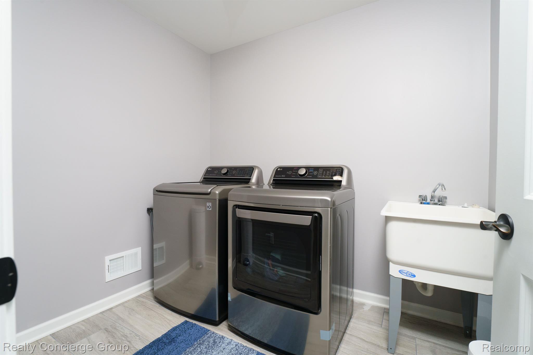 2165 Memorial Lane Rochester, MI 48307 - Photo 28 of 34 Upper level features laundry rm w/ utility sink