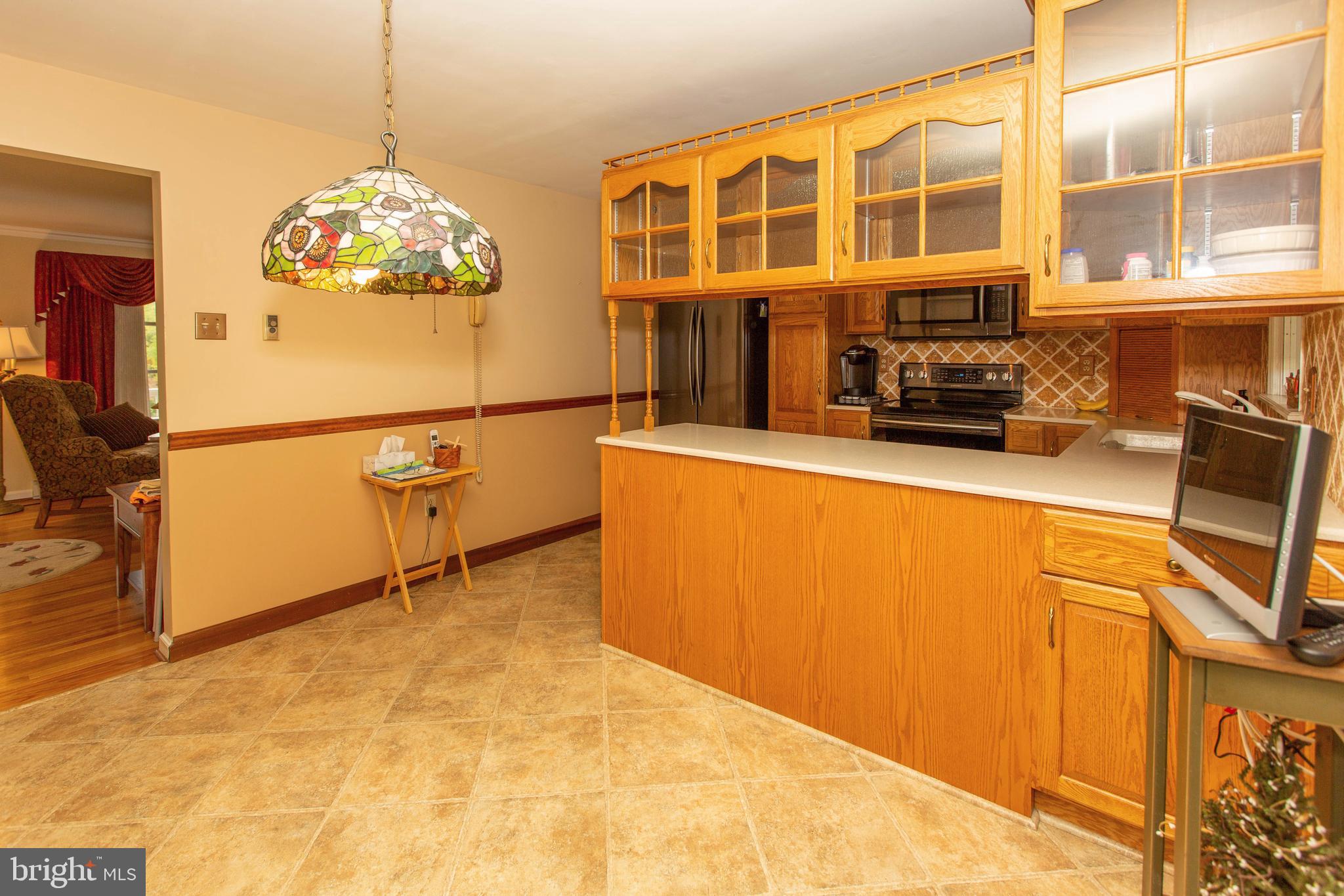 281 Township Line Road East Perkiomenville, PA 18074 - Photo 8 of 41 Kitchen dining area