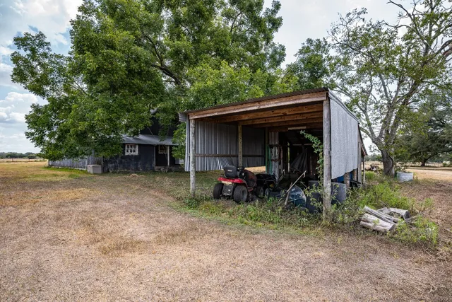 $1,425,000 | 258 Private Road 2006, Schulenburg, TX 78956