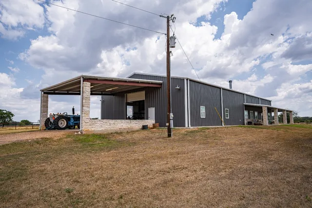 a view of a house with backyard and porch