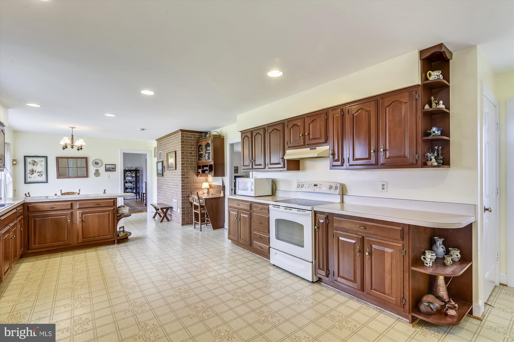14908 Cider Mill Road Purcellville, VA 20132 - Photo 13 of 52 Kitchen