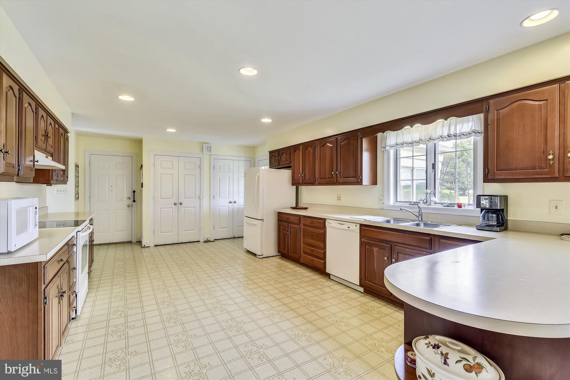 14908 Cider Mill Road Purcellville, VA 20132 - Photo 14 of 52 Kitchen
